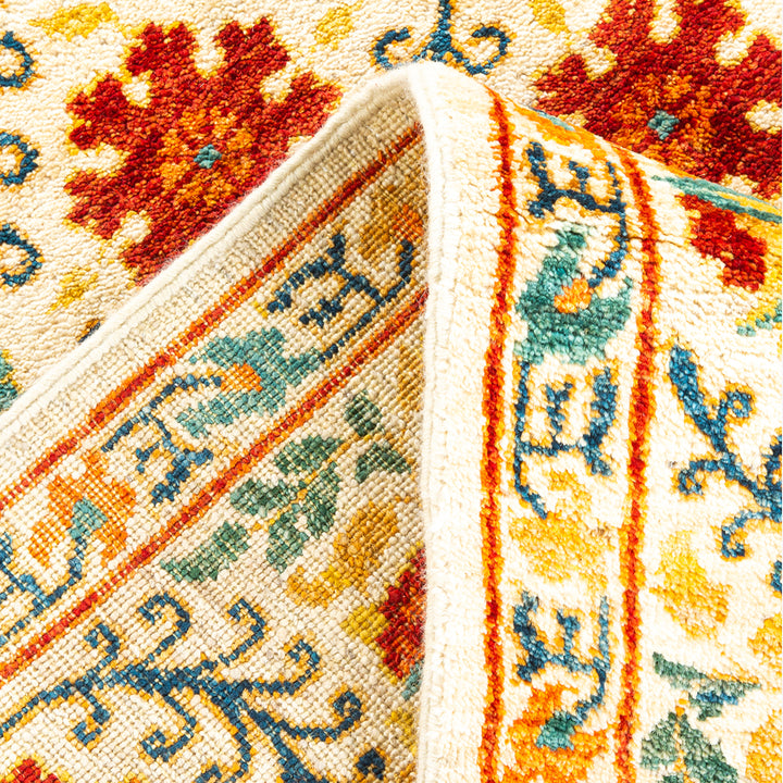 IVORY TRADITIONAL WOOL RUG - 5' 2" x 7' 7"