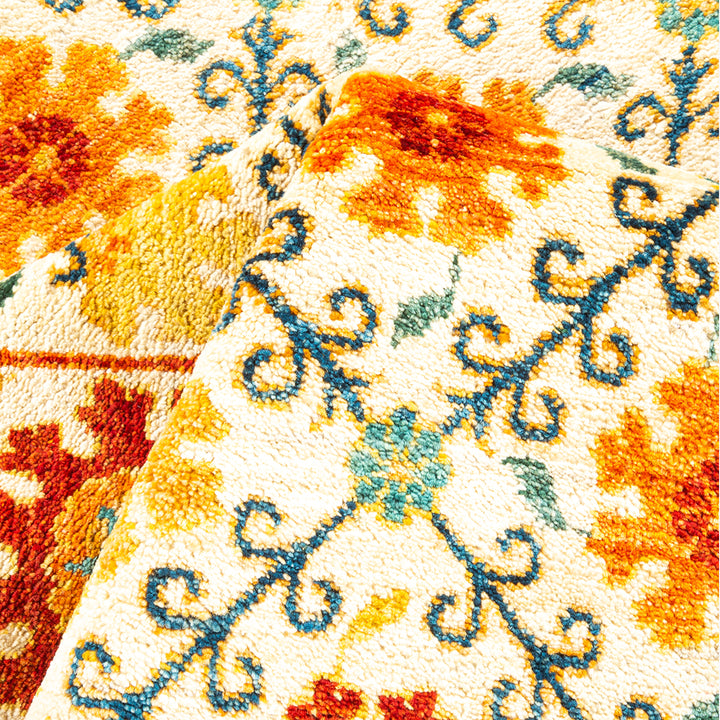 IVORY TRADITIONAL WOOL RUG - 5' 2" x 7' 7"