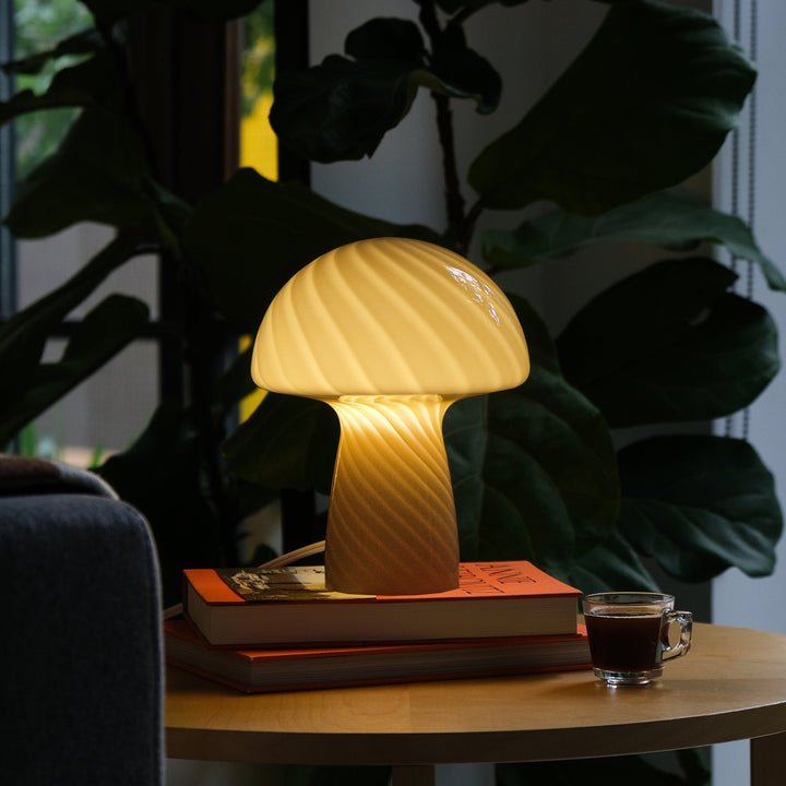 Close Top Mushroom Lamp Butter / Petite