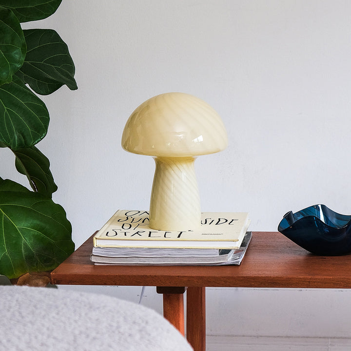 Close Top Mushroom Lamp Butter / Petite