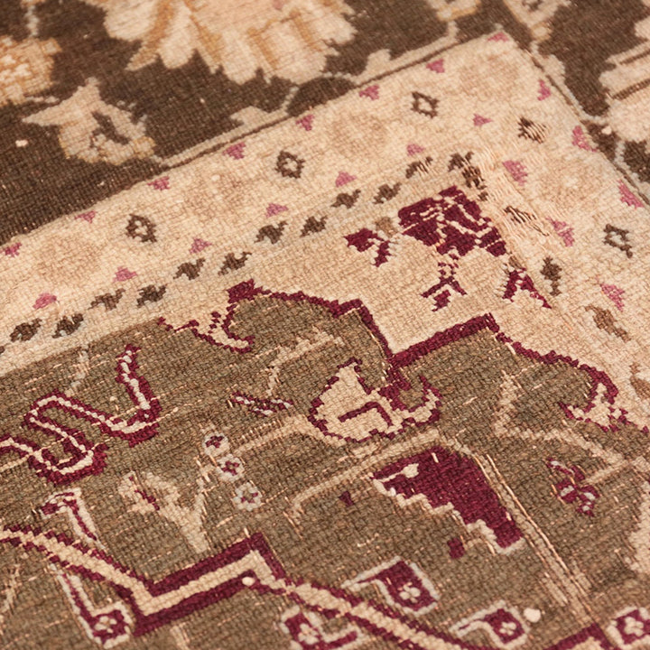 Brown Antique Traditional Indian Agra Rug - 5'9" x 8'5"