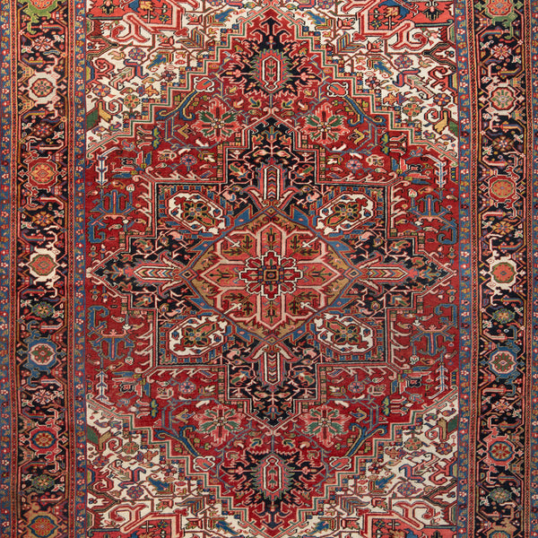 Vintage Traditional Heriz Rug - 8'2" x 11'1"