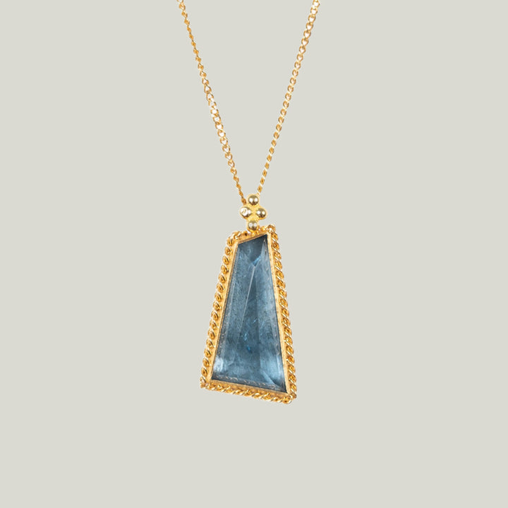 Small Aquamarine 18k One of a Kind Necklace (2)