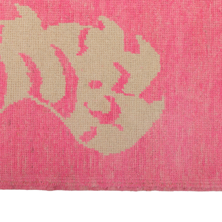 Pink Contemporary Tiger Wool Rug - 6'9" x 10'1"