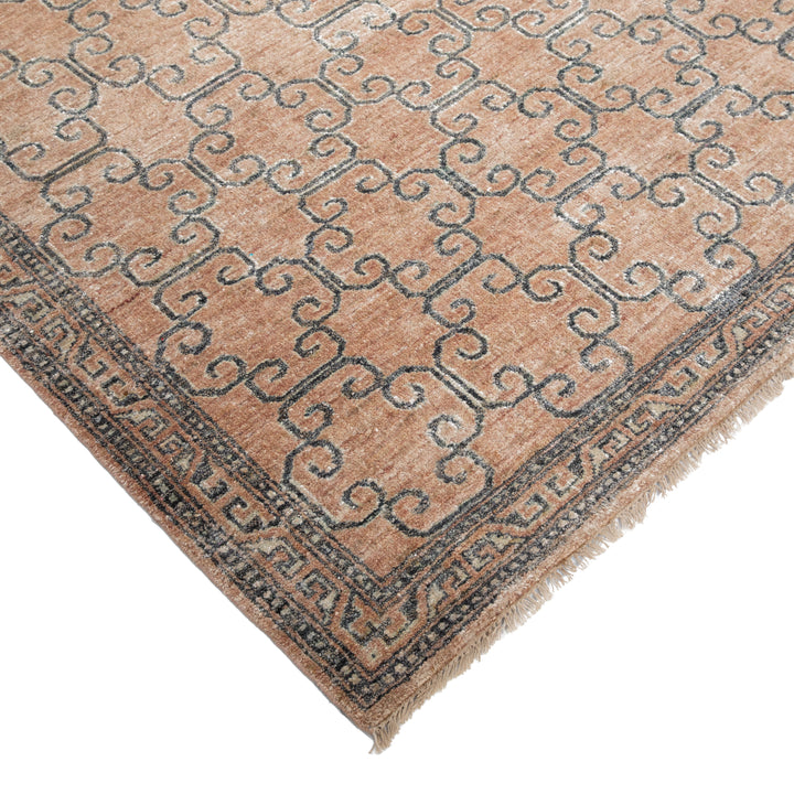 Dusty Rose Traditional Wool Silk Rug - 8' x 10'