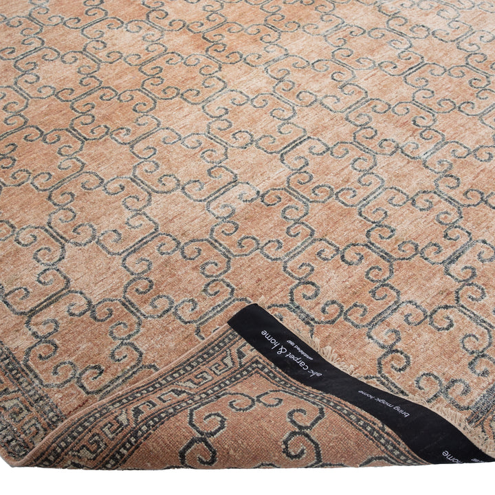 Dusty Rose Traditional Wool Silk Rug - 8' x 10'