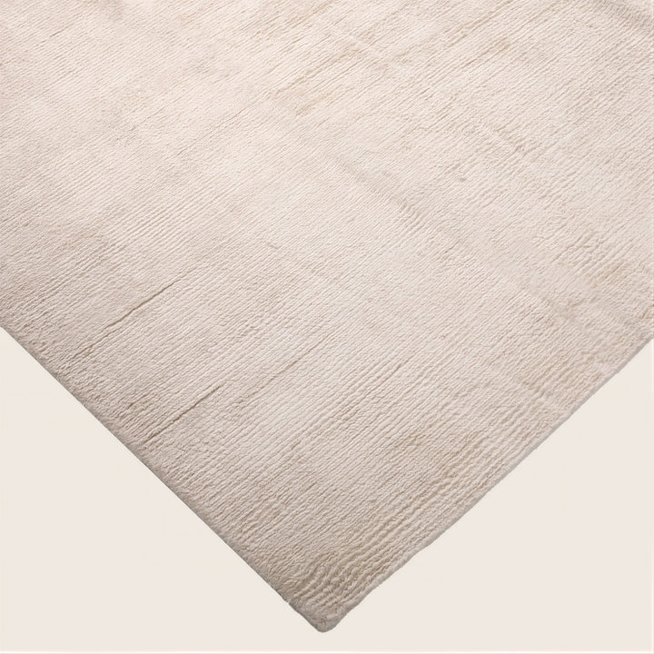Lulu Solid Tibtean Silk Rug Snow White / 8x10