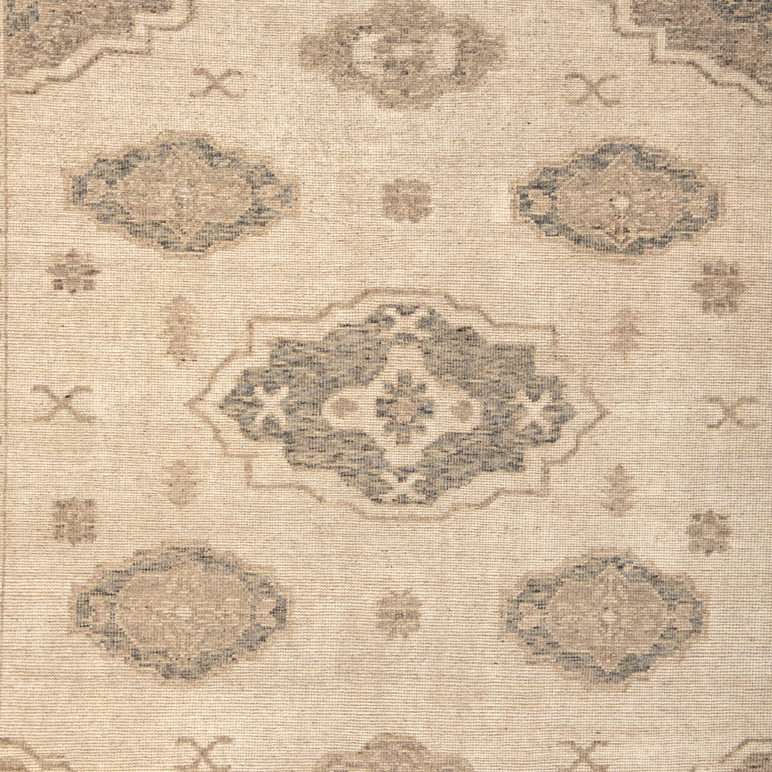 Ivory Beige Traditional Wool Rug - 8' x 10'