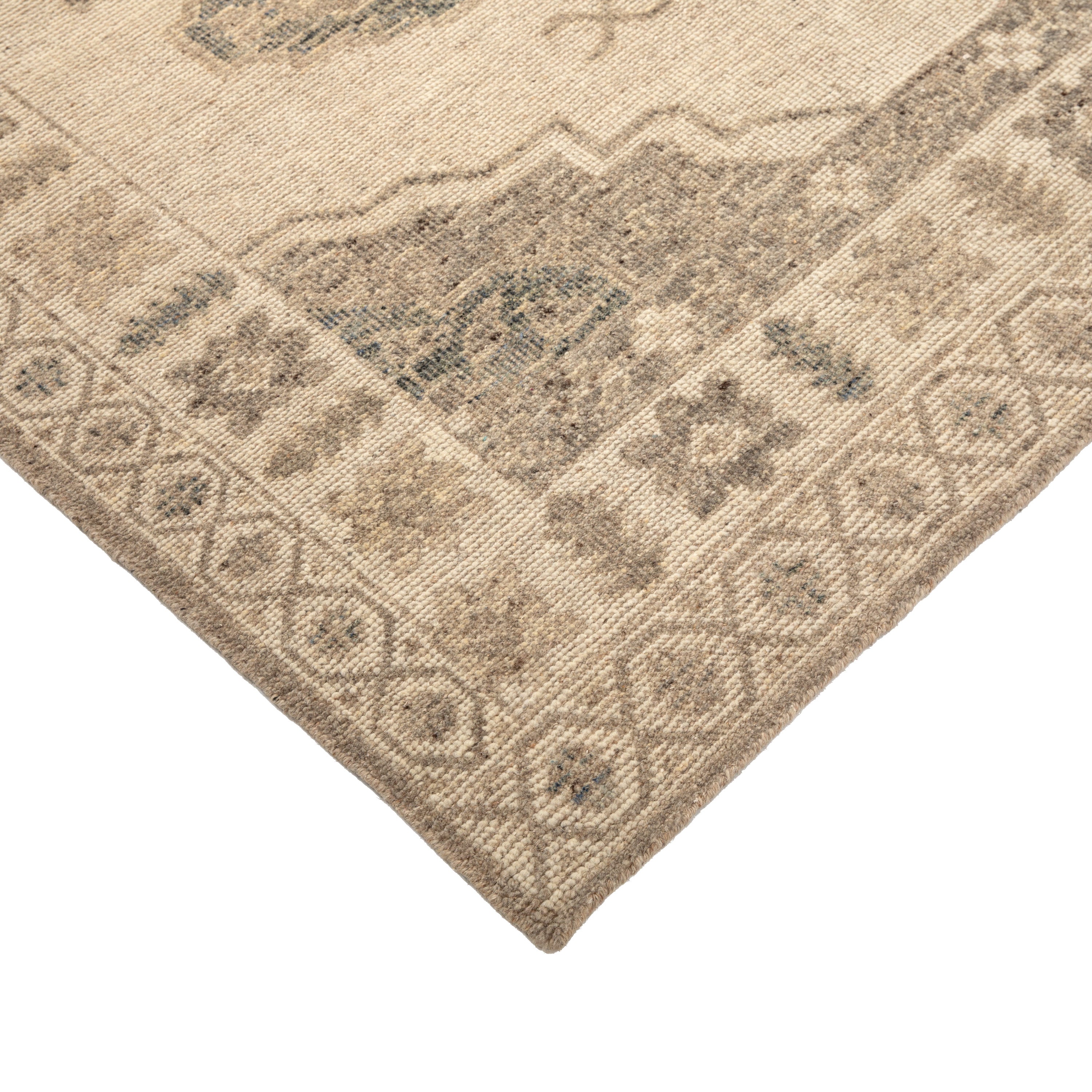 Ivory Beige Traditional Wool Rug - 8' x 10'