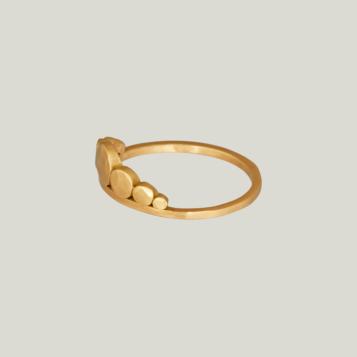 18K Yellow Gold Hammered Side Dots Band