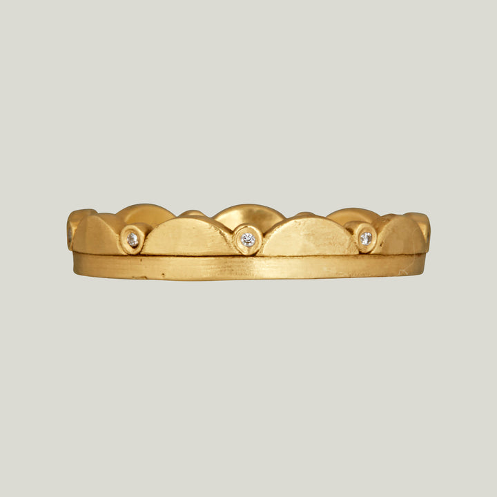 18K Yellow Gold Scalloped Diamond Band