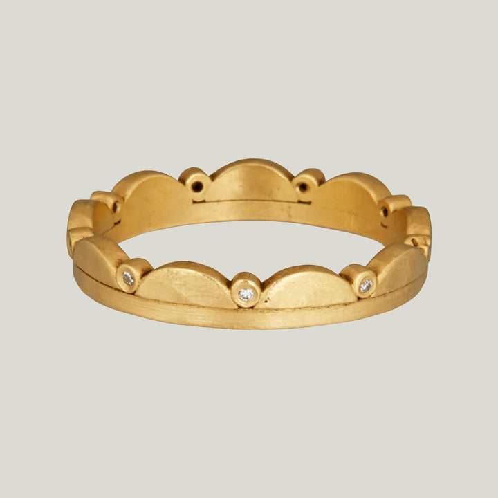 18K Yellow Gold Scalloped Diamond Band