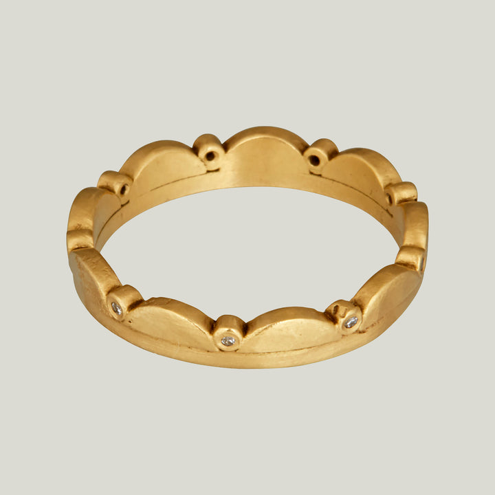 18K Yellow Gold Scalloped Diamond Band