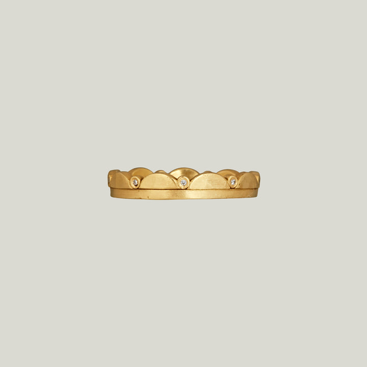 18K Yellow Gold Scalloped Diamond Band
