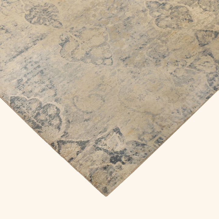 Image for Grey Traditional Silk Rug - 6' x 9'
