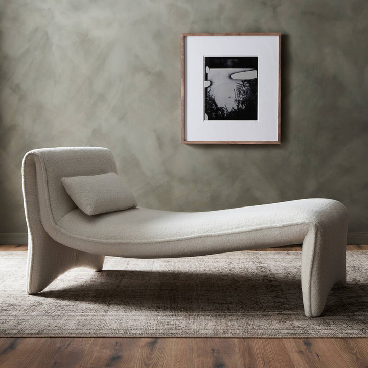 Bridgette Chaise
