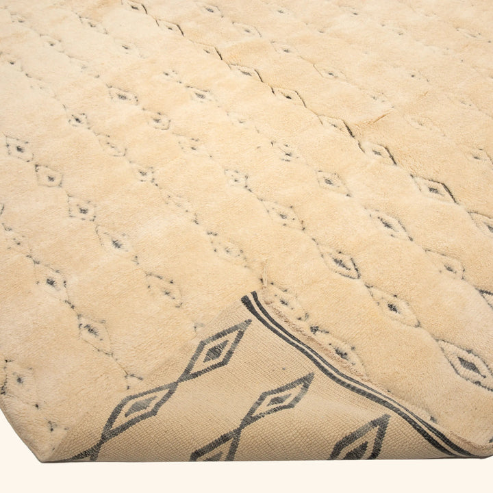 White Casablanca Moroccan Wool Rug - 13'11" x 20'8"