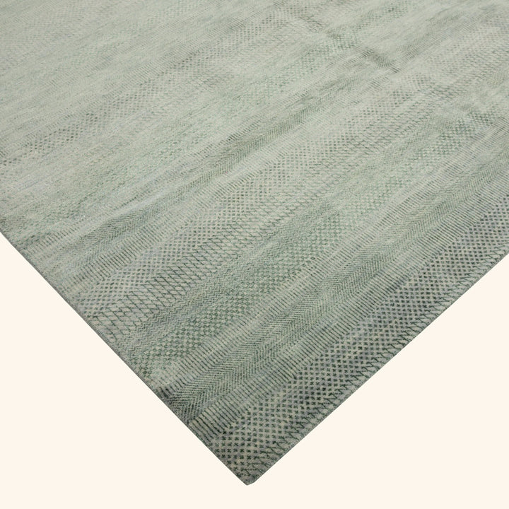 Traditional Savannah Wool Rug - 12'3" x 15'2"