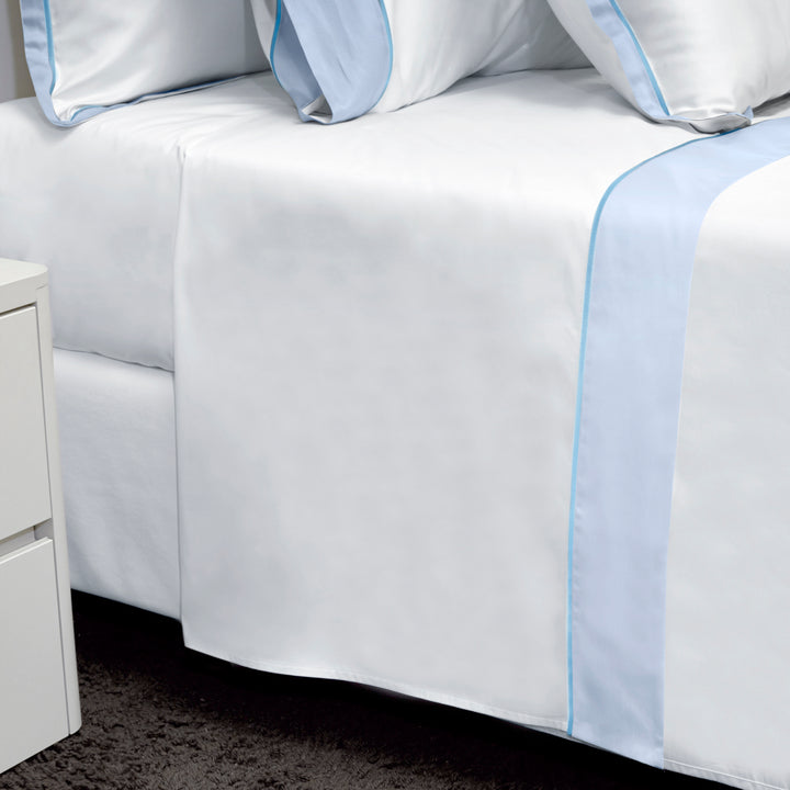 Luna Flat Sheet White/Sky Blue Border/Cerulean Blue Line / Twin