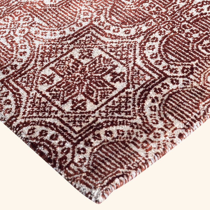 Traditional Savannah Wool Rug - 8'2" x 10'2"