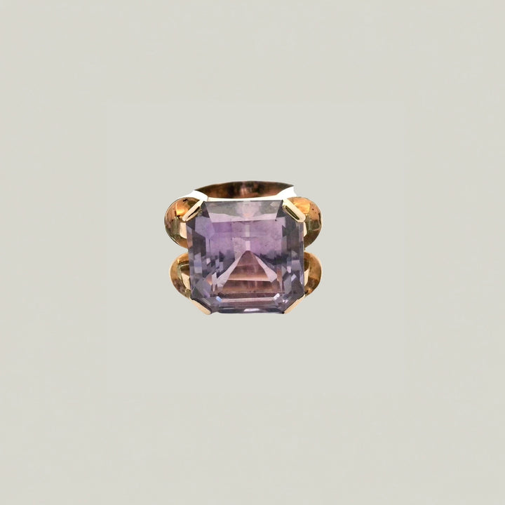 French 18k Yellow Gold Amethyst Ring