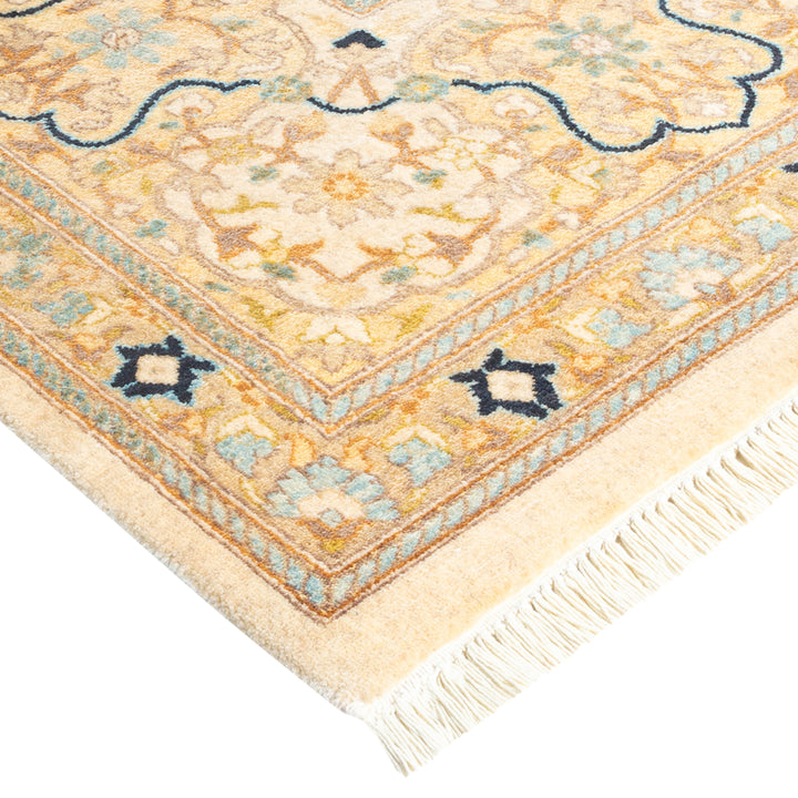 Ivory Traditional Wool Rug - 8'1" x 10'