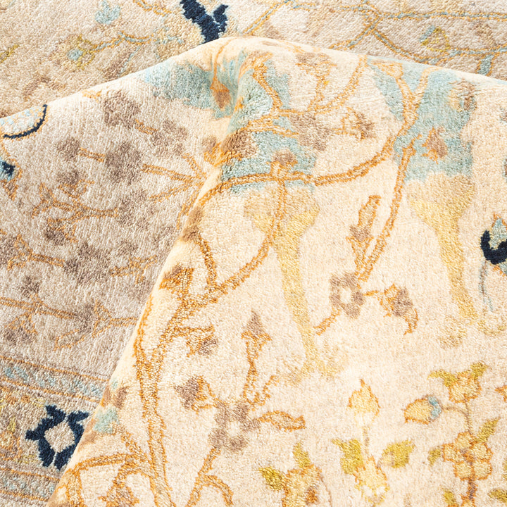 Ivory Traditional Wool Rug - 8'1" x 10'