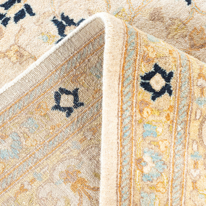 Ivory Traditional Wool Rug - 8'1" x 10'
