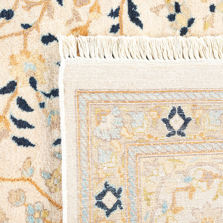 Ivory Traditional Wool Rug - 8'1" x 10'