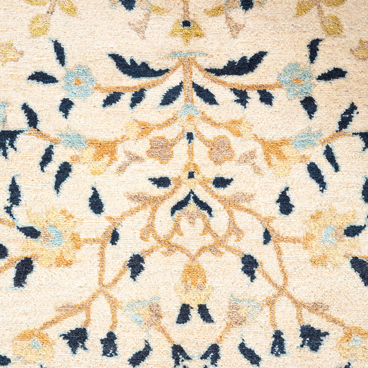 Ivory Traditional Wool Rug - 8'1" x 10'