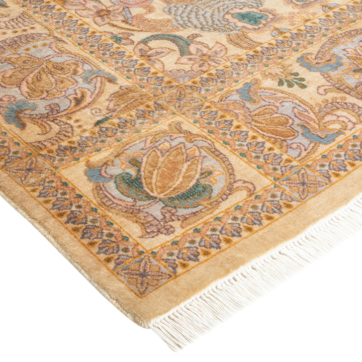 Ivory Traditional Wool Rug - 6'1" x 9'