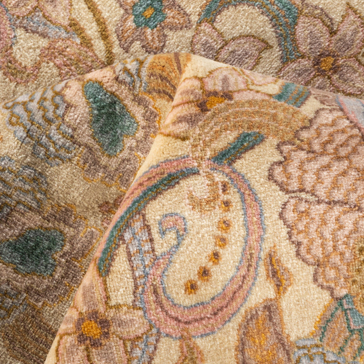 Ivory Traditional Wool Rug - 6'1" x 9'