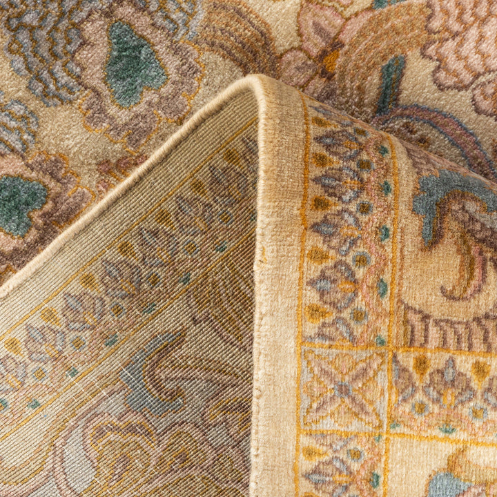 Ivory Traditional Wool Rug - 6'1" x 9'