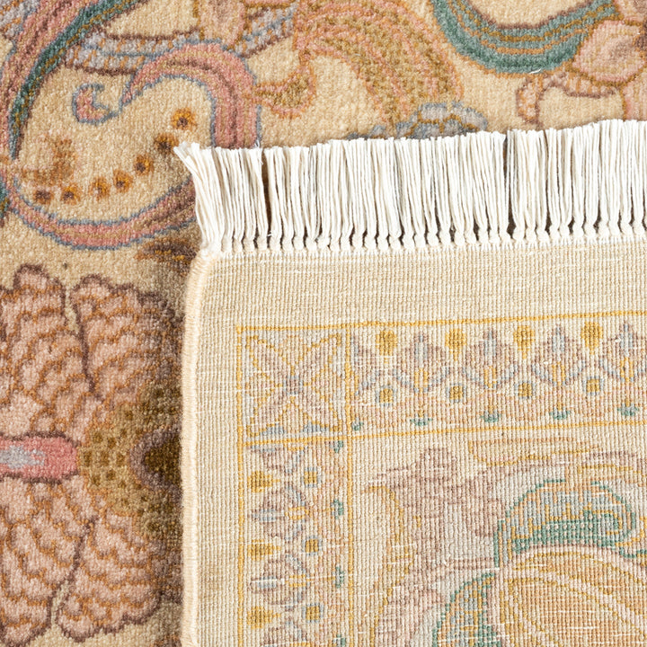 Ivory Traditional Wool Rug - 6'1" x 9'