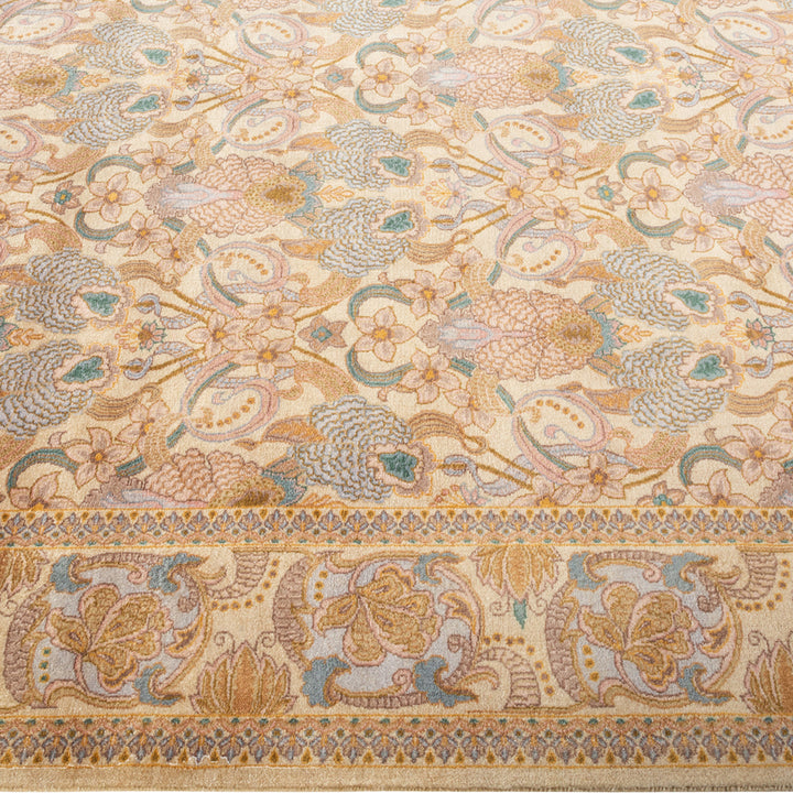 Ivory Traditional Wool Rug - 6'1" x 9'