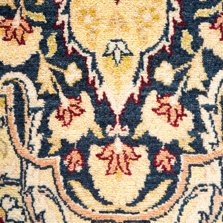 Ivory Traditional Wool Rug - 8'1" x 10'9"