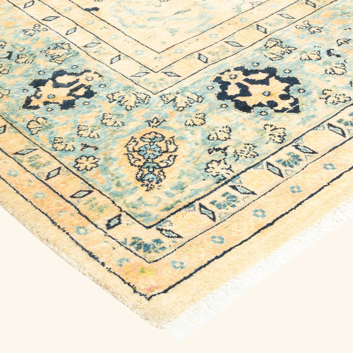 Ivory Traditional Wool Rug - 6'2" x 8'9"