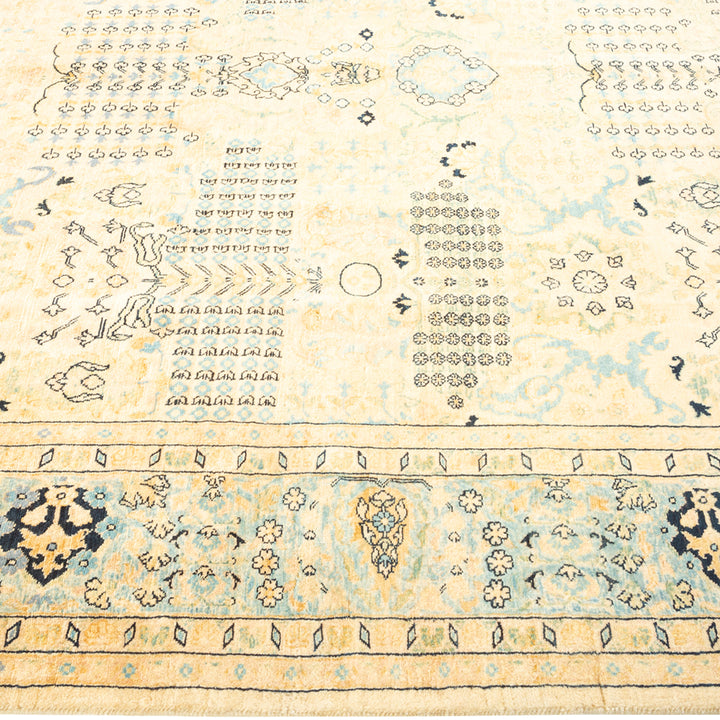 Ivory Traditional Wool Rug - 6'2" x 8'9"