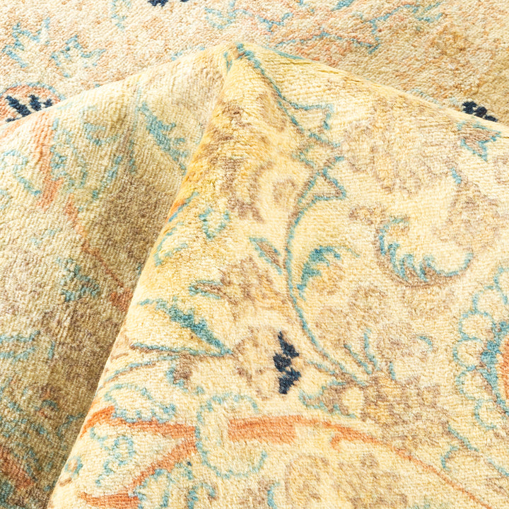 Ivory Traditional Wool Rug - 8'1" x 10'4"