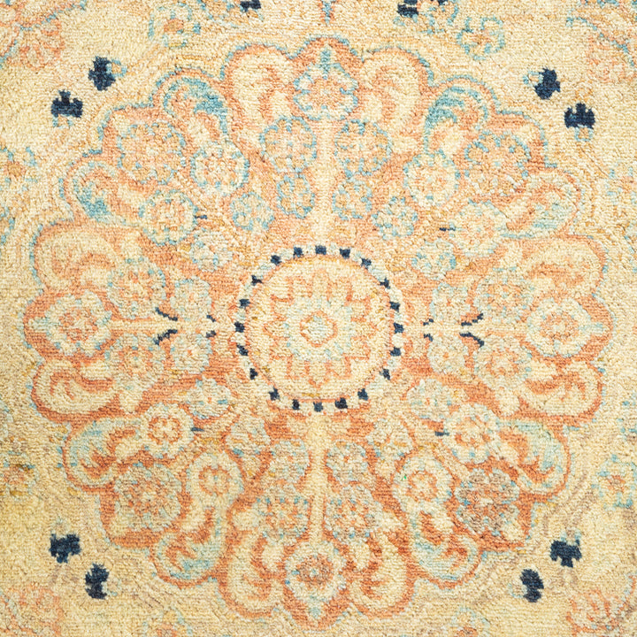 Ivory Traditional Wool Rug - 8'1" x 10'4"