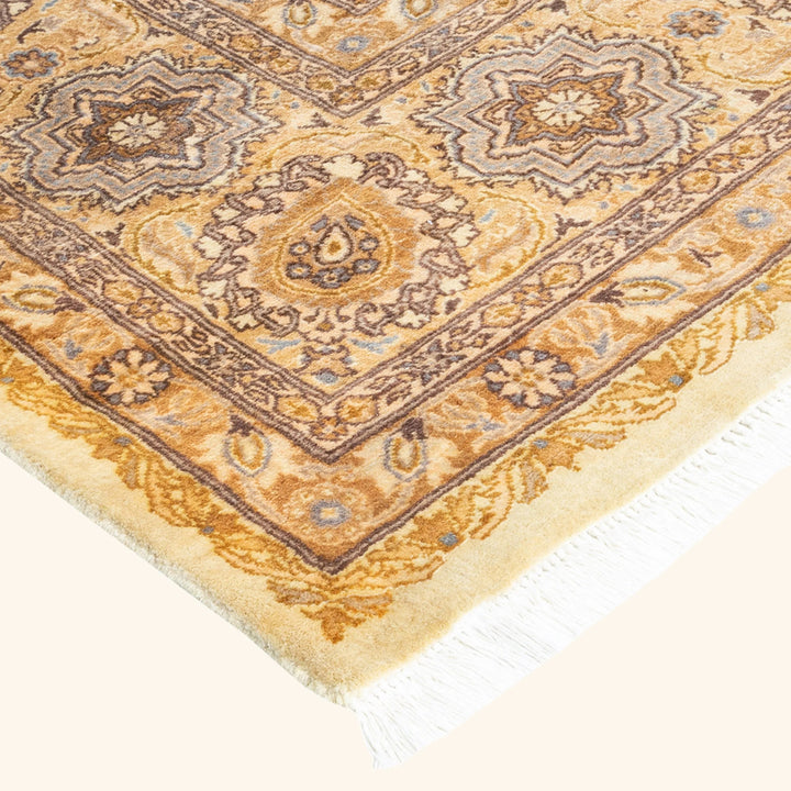 Ivory Traditional Wool Rug - 6' x 9'8"