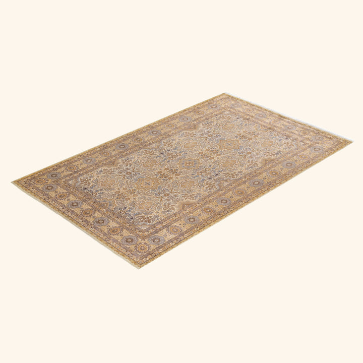 Ivory Traditional Wool Rug - 6' x 9'8"
