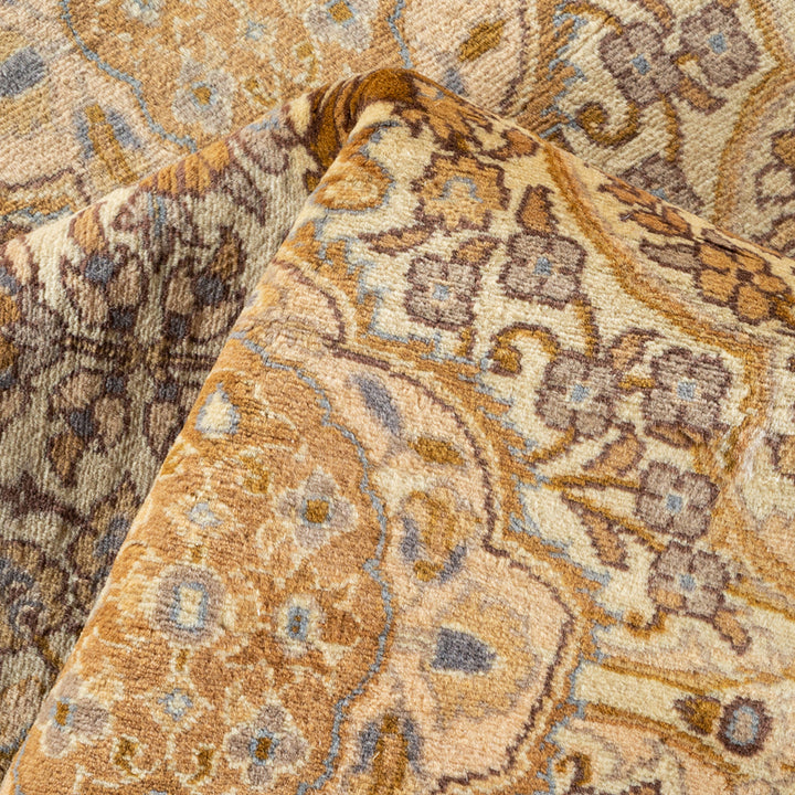 Ivory Traditional Wool Rug - 6' x 9'8"