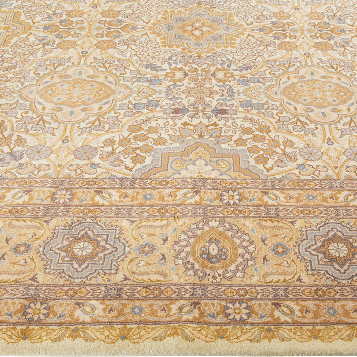 Ivory Traditional Wool Rug - 6' x 9'8"