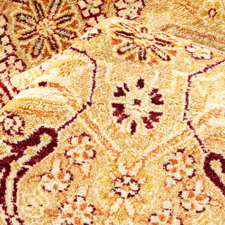 Ivory Traditional Wool Rug - 8'2" x 10'3"