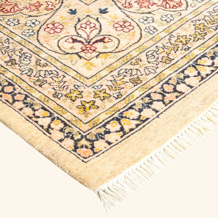 Ivory Traditional Wool Rug - 8'1" x 10'6"