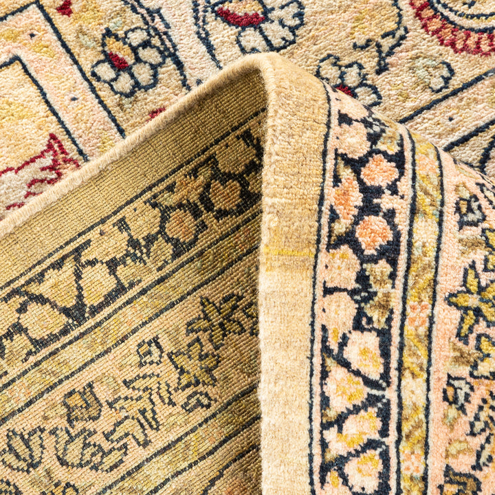 Ivory Traditional Wool Rug - 8'1" x 10'6"