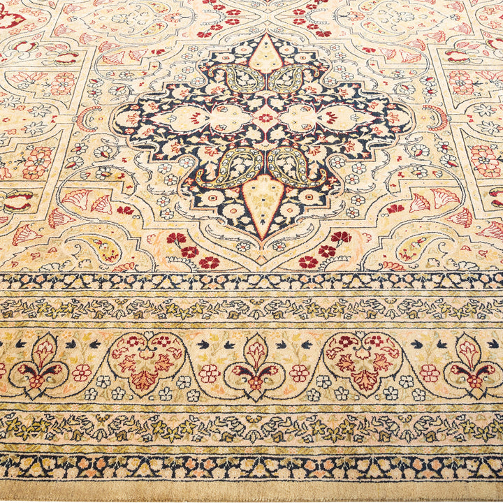 Ivory Traditional Wool Rug - 8'1" x 10'6"