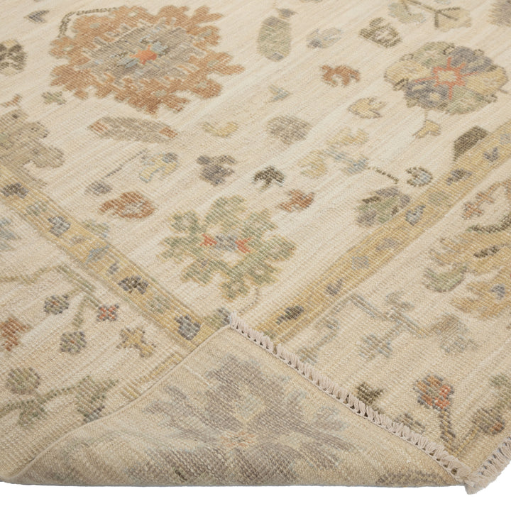 Traditional Wool Rug Ivory / 9' x 12'