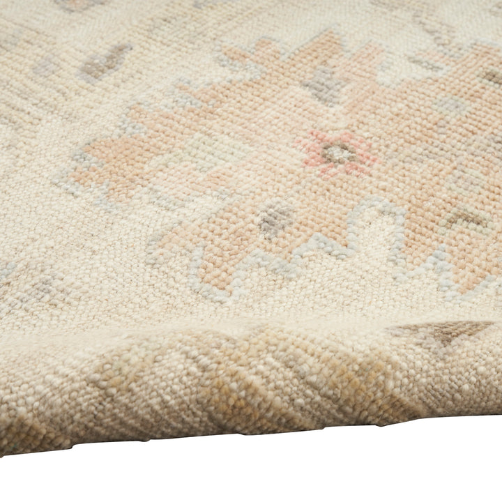 Traditional Wool Rug Ivory / 9' x 12'